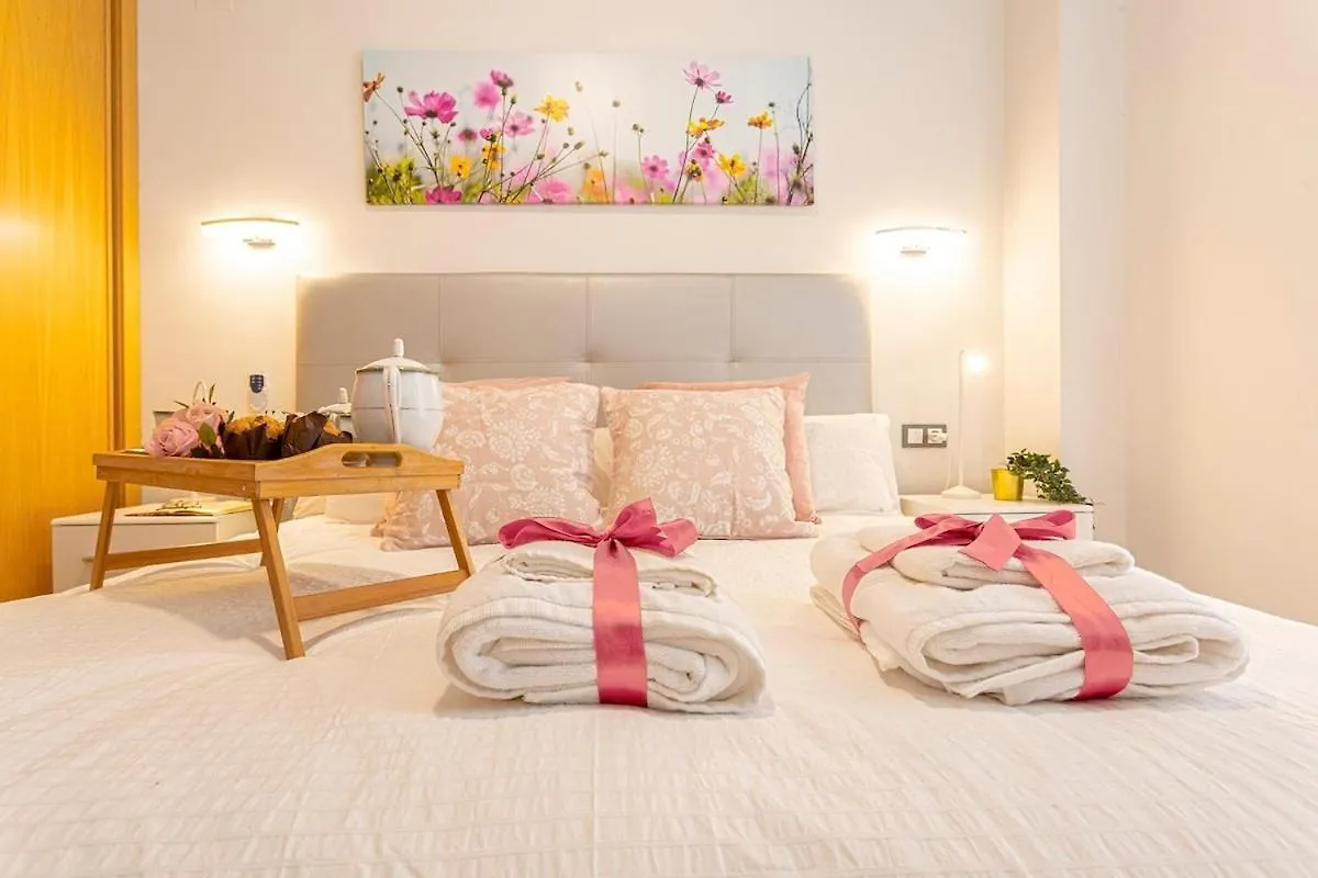 -Malagasunapts- Huge & Central * Pool* Freepark* Apartment
