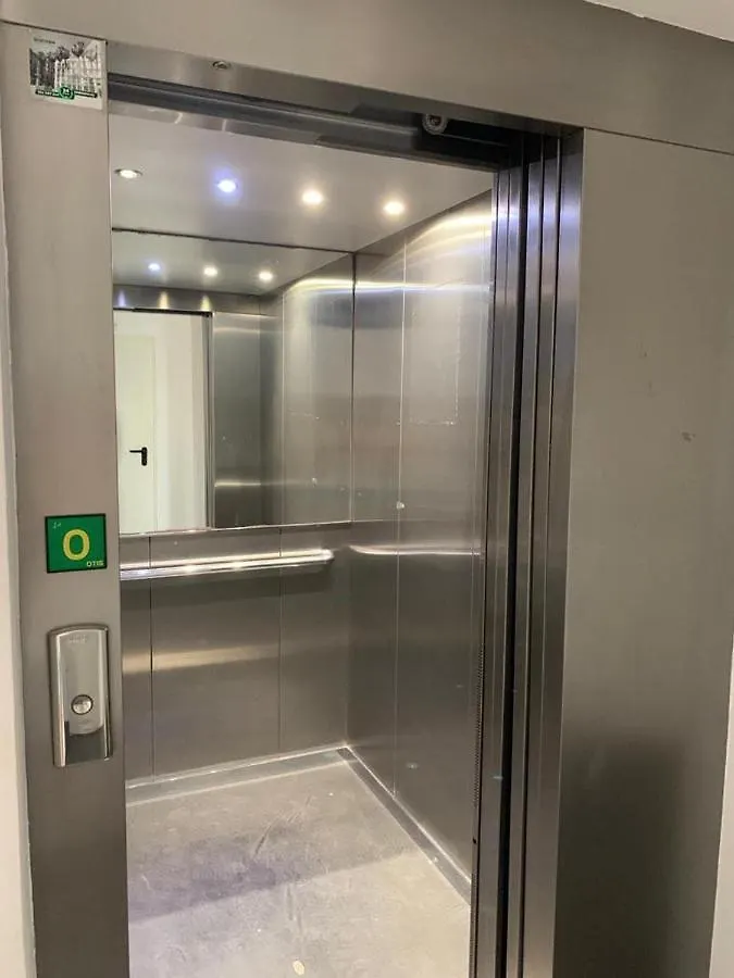 Apartment -Malagasunapts- Huge & Central * Pool* Freepark*